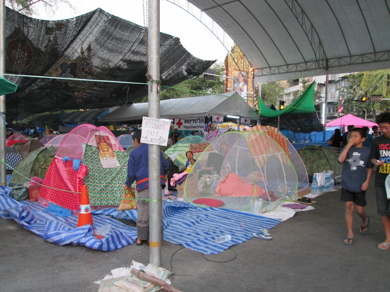 Бангкок, 25 января 2014 года возле храма Ват Сакет в центре города