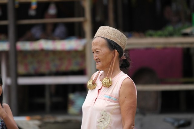 Пожилая даякская женщина